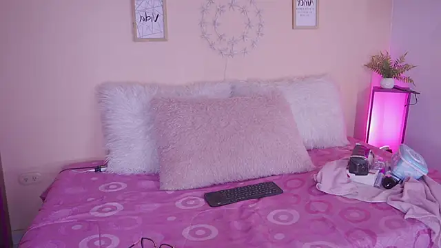 Meggie  online show from 11/15/25, 07:43