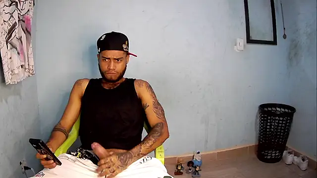 Snapshot of AXionX chatting on 10/23/25, 10:36 AXionX online show from 10/23/25, 10:36