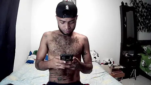 Snapshot of AXionX chatting on 10/29/25, 09:11 AXionX online show from 10/29/25, 09:11