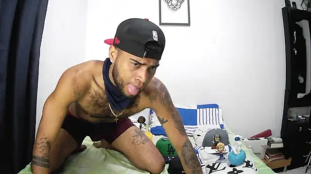 Snapshot of AXionX chatting on 11/04/25, 09:41 AXionX online show from 11/04/25, 09:41