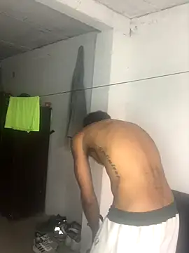 Snapshot of AXionX chatting on 11/28/25, 08:11 AXionX online show from 11/28/25, 08:11