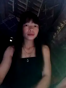 Snapshot of Erza-- chatting on 10/20/25, 12:55 Erza-- online show from 10/20/25, 12:55