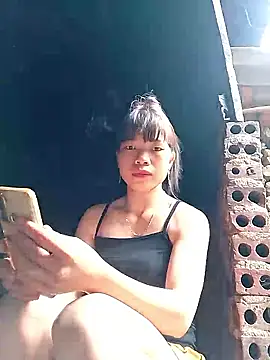 Snapshot of Erza-- chatting on 10/28/25, 01:53 Erza-- online show from 10/28/25, 01:53