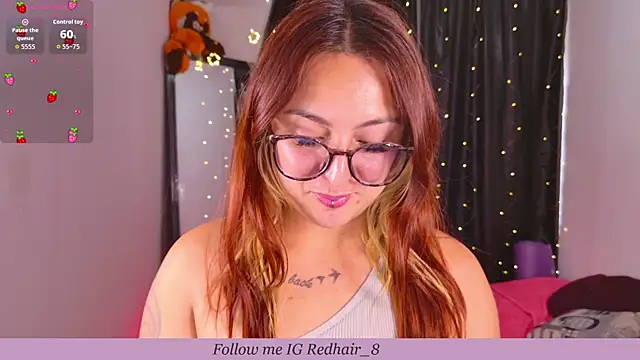 Snapshot of Rhosynn chatting on 10/22/25, 08:41 Rhosynn online show from 10/22/25, 08:41