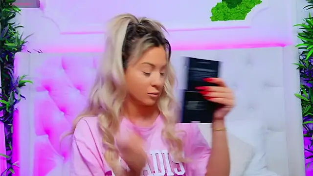 AriannaSins online show from 11/17/25, 01:06