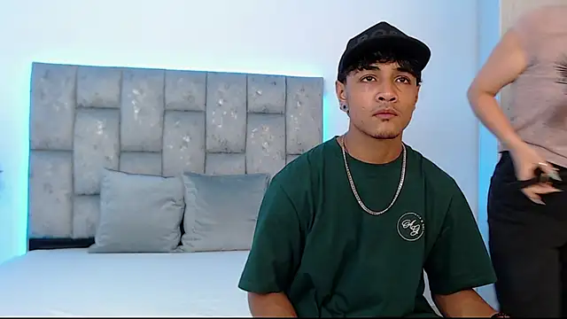 Snapshot of SweetAndSinful chatting on 10/20/25, 03:29 SweetAndSinful online show from 10/20/25, 03:29