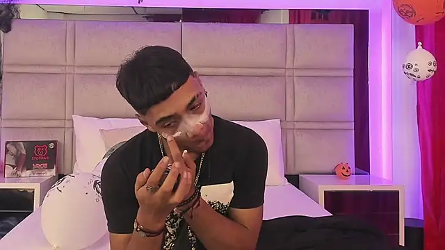 Snapshot of SweetAndSinful chatting on 11/01/25, 04:36 SweetAndSinful online show from 11/01/25, 04:36