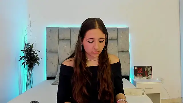 Snapshot of SweetAndSinful chatting on 11/29/25, 03:42 SweetAndSinful online show from 11/29/25, 03:42