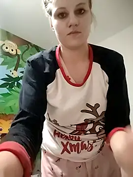 Snapshot of SandyCassie chatting on 10/23/25, 12:21 SandyCassie online show from 10/23/25, 12:21