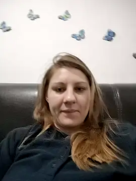 Snapshot of SandyCassie chatting on 11/11/25, 05:18 SandyCassie online show from 11/11/25, 05:18