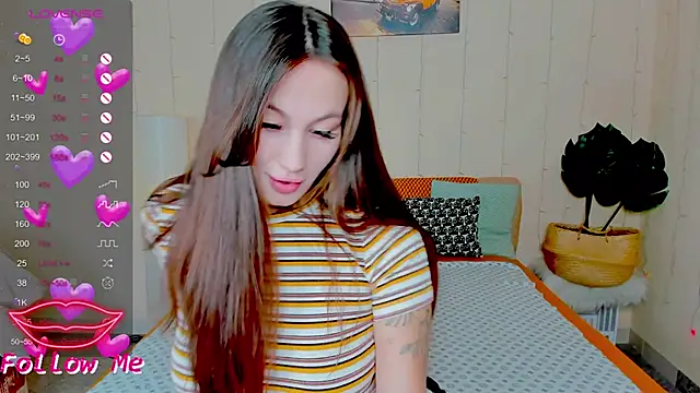 Snapshot of honeybuns_lizzy chatting on 10/17/25, 01:20 honeybuns lizzy online show from 10/17/25, 01:20