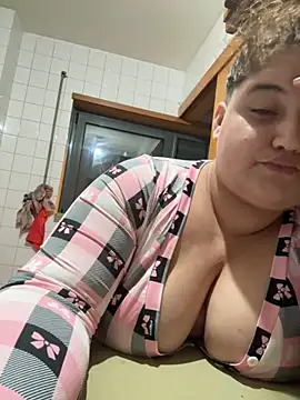 Snapshot of menina_coimbrinha chatting on 10/26/25, 10:15 menina coimbrinha online show from 10/26/25, 10:15