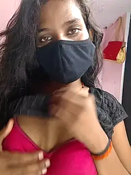 Snapshot of sweet_couple99 chatting on 10/17/25, 12:47 sweet couple99 online show from 10/17/25, 12:47