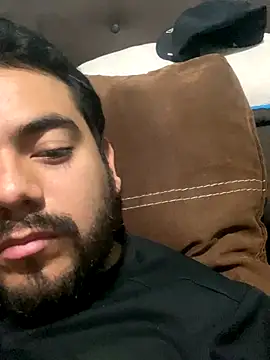 Snapshot of LuisR727 chatting on 11/19/25, 10:15 LuisR727 online show from 11/19/25, 10:15