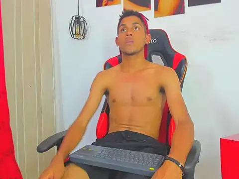 Snapshot of sexy_latin_cum chatting on 10/17/25, 02:15 sexy latin cum online show from 10/17/25, 02:15