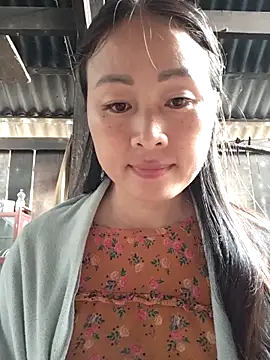 Snapshot of Spring-mky chatting on 10/31/25, 04:13 Spring-mky online show from 10/31/25, 04:13