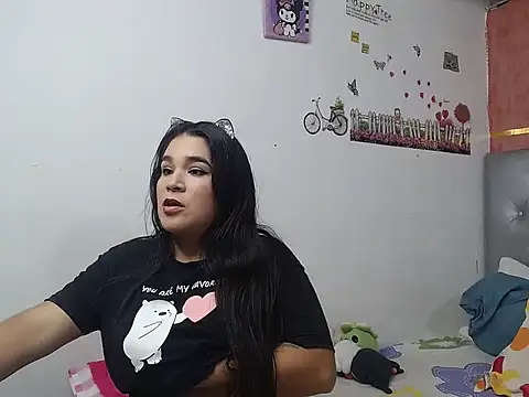 Snapshot of camilahot10 chatting on 10/15/25, 03:01 camilahot10 online show from 10/15/25, 03:01