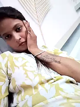 Snapshot of Anshika1431 chatting on 10/24/25, 04:20 Anshika1431 online show from 10/24/25, 04:20