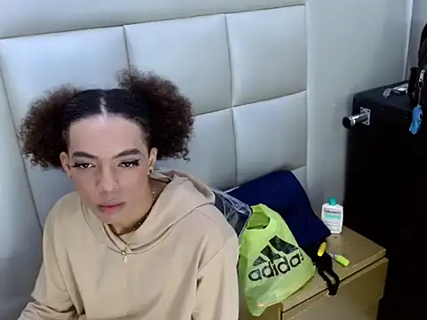 WinnyBarness online show from 10/31/25, 02:34