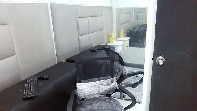 WinnyBarness online show from 11/25/25, 02:00