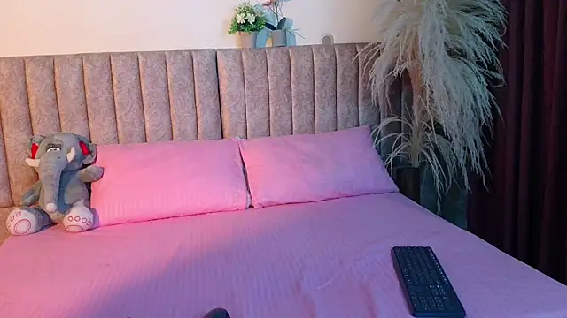 Snapshot of LittleStar_SM chatting on 11/30/25, 03:54 LittleStar SM online show from 11/30/25, 03:54