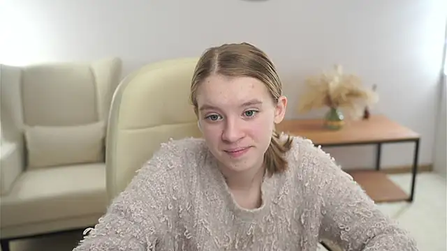 Snapshot of VestaRonan chatting on 10/16/25, 01:56 VestaRonan online show from 10/16/25, 01:56