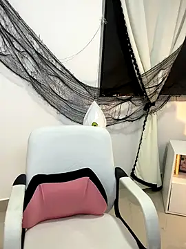 kit katt online show from 10/19/25, 01:17