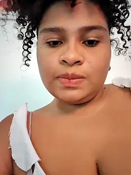 Snapshot of Aliona_ chatting on 11/04/25, 01:10 Aliona online show from 11/04/25, 01:10