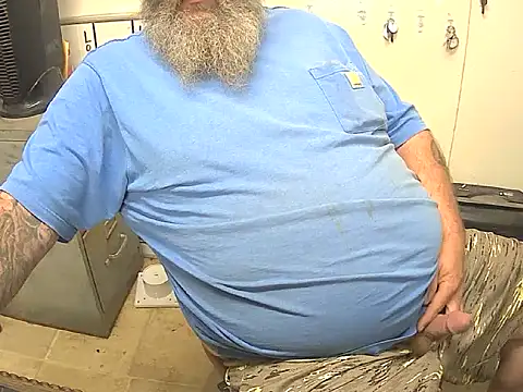 Snapshot of awynn1980 chatting on 10/16/25, 03:02 awynn1980 online show from 10/16/25, 03:02