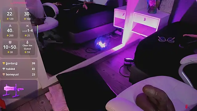 michelle cutee  online show from 10/26/25, 08:31