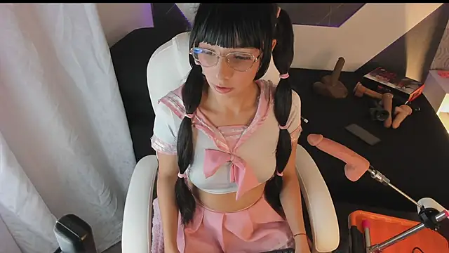 michelle cutee  online show from 11/08/25, 08:29