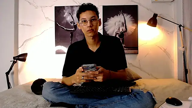 Snapshot of AQUARIUS_x chatting on 10/16/25, 11:55 AQUARIUS x online show from 10/16/25, 11:55