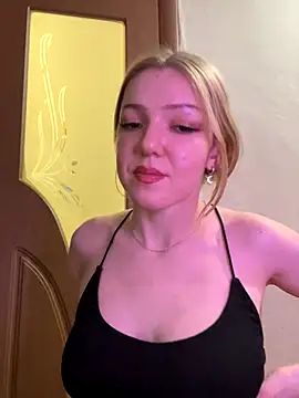 Snapshot of AlexandraXKitty chatting on 11/17/25, 12:38 AlexandraXKitty online show from 11/17/25, 12:38