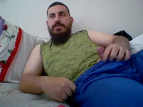 Snapshot of LuisDominate chatting on 10/16/25, 03:46 LuisDominate online show from 10/16/25, 03:46