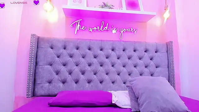 Sophiia 77 online show from 11/16/25, 10:26