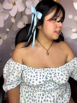 Snapshot of _Bella_7 chatting on 10/28/25, 02:37 Bella 7 online show from 10/28/25, 02:37