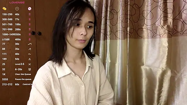 Snapshot of CathiBell chatting on 10/17/25, 01:35 CathiBell online show from 10/17/25, 01:35