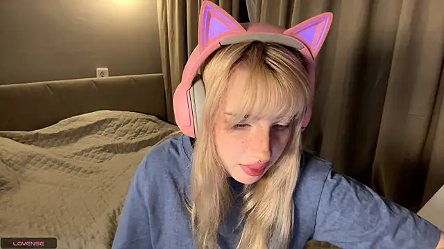 Snapshot of Milkmoriee chatting on 11/01/25, 03:25 Milkmoriee online show from 11/01/25, 03:25