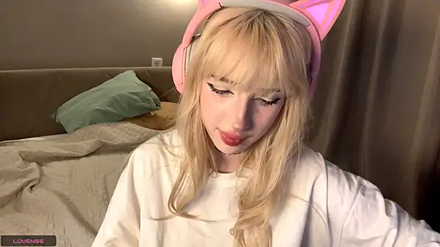 Snapshot of Milkmoriee chatting on 11/11/25, 03:56 Milkmoriee online show from 11/11/25, 03:56