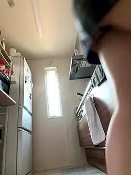 Snapshot of Sakura_00_ chatting on 11/18/25, 04:06 Sakura 00 online show from 11/18/25, 04:06