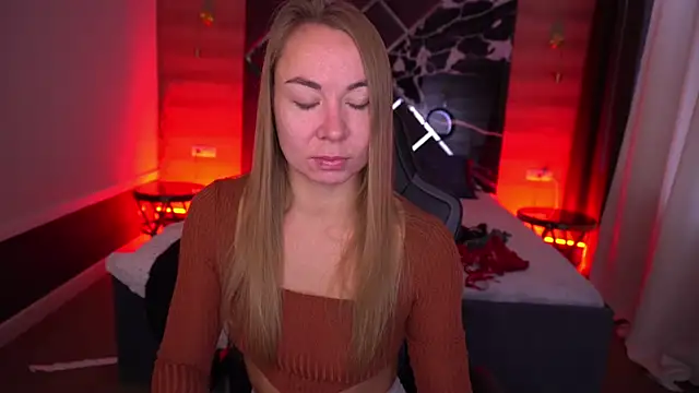 Snapshot of VixenMuse chatting on 10/27/25, 06:50 VixenMuse online show from 10/27/25, 06:50