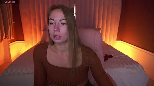 Snapshot of VixenMuse chatting on 10/30/25, 08:31 VixenMuse online show from 10/30/25, 08:31