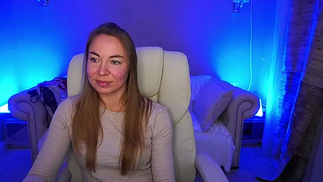 Snapshot of VixenMuse chatting on 11/04/25, 09:03 VixenMuse online show from 11/04/25, 09:03