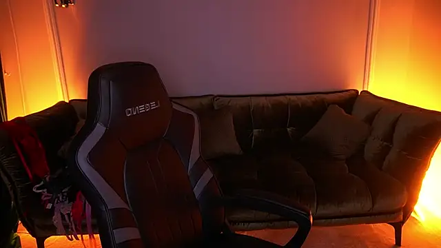 Snapshot of VixenMuse chatting on 11/05/25, 09:04 VixenMuse online show from 11/05/25, 09:04