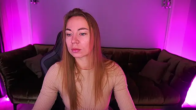 Snapshot of VixenMuse chatting on 11/13/25, 09:03 VixenMuse online show from 11/13/25, 09:03