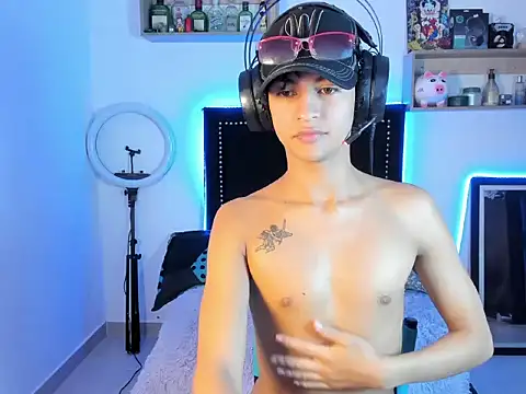 Snapshot of Alejo_Desire chatting on 11/18/25, 11:15 Alejo Desire online show from 11/18/25, 11:15