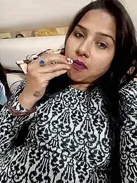 Vanshika1432 online show from 11/17/25, 04:57