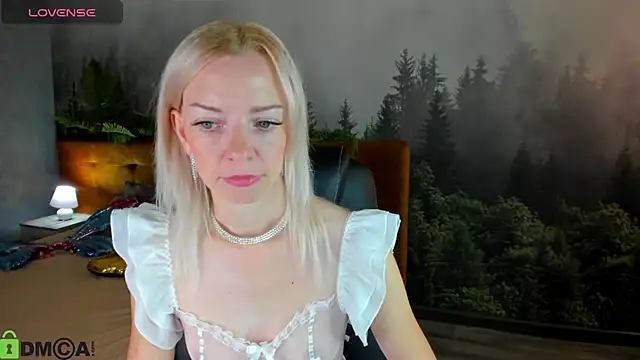 Snapshot of _Keetti_ chatting on 10/22/25, 12:55 Keetti online show from 10/22/25, 12:55