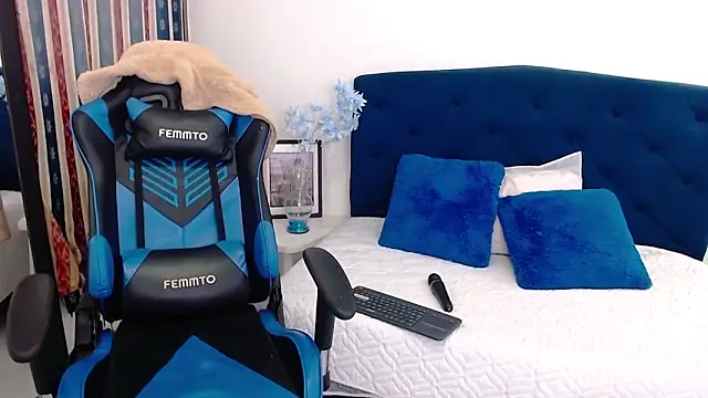 Snapshot of Scarlett_Glows1 chatting on 10/22/25, 07:57 Scarlett Glows1 online show from 10/22/25, 07:57