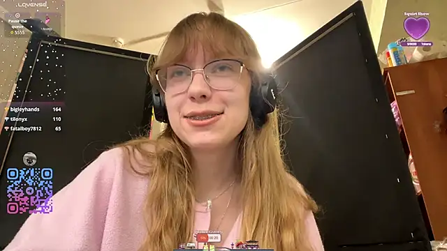 Snapshot of JuneCooper chatting on 10/17/25, 02:19 JuneCooper online show from 10/17/25, 02:19